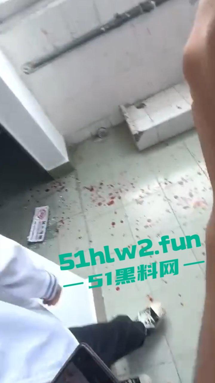 顺德中专汽修学院两男生暴揍室友，还用玻璃将其手筋挑断父母扬言要砍死两人，拒不接受和解。-1