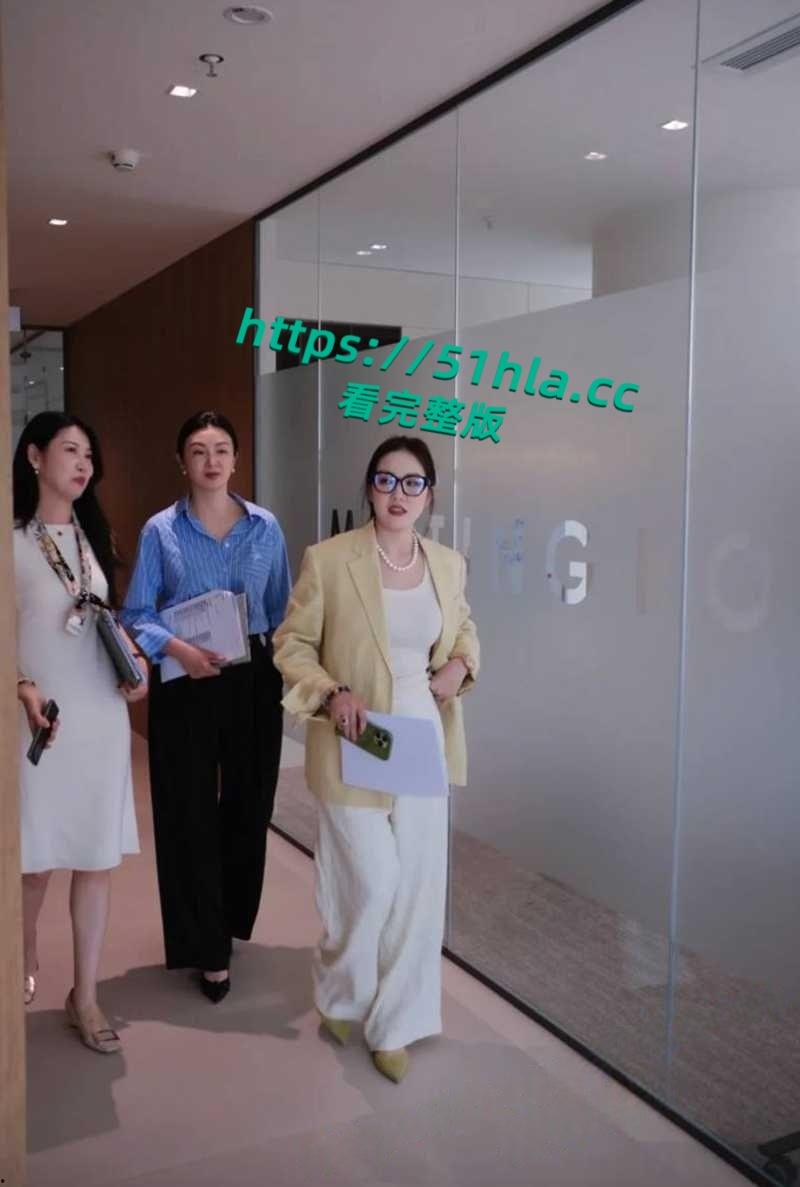 抖音网红律师【西绿】人设塌房假律师身份曝光，同事张辰铭假cp真炮友，二人性爱视频流出全网疯传！-9