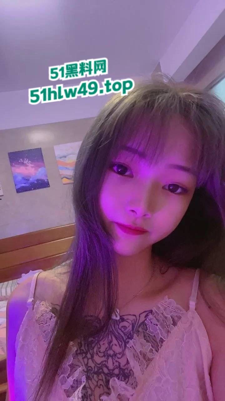 清纯反差纹身婊远程接受主人调教,揉奶亮胸尽显淫荡,对镜抠逼急需大屌止痒。-6