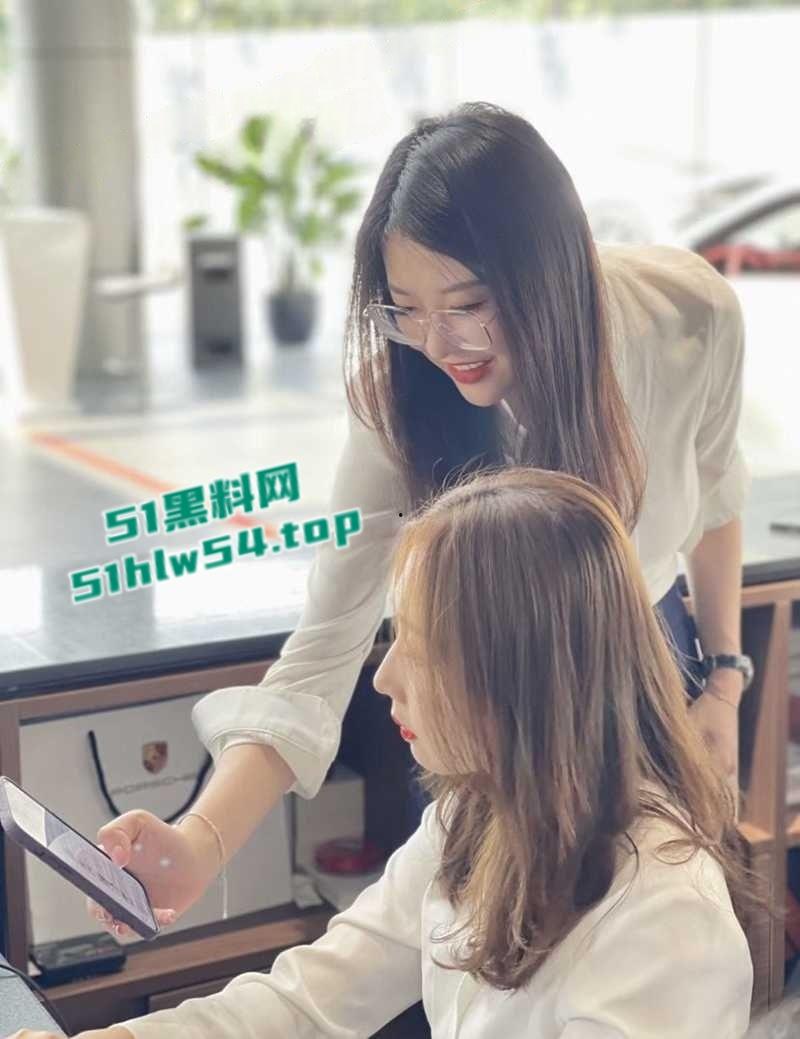 保时捷金牌销售【coco】车主做爱视频被老公曝光，极品身材比少女还要嫩！-1