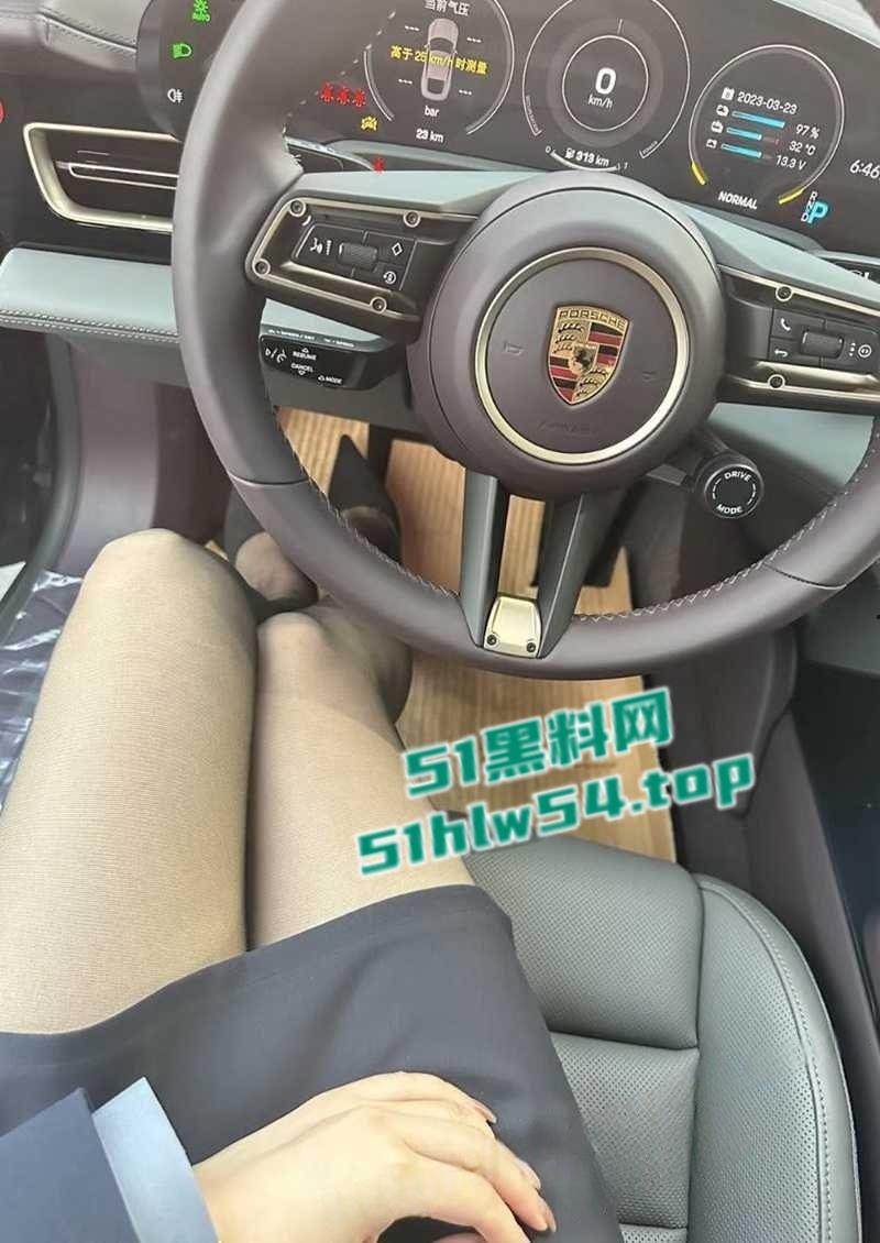 保时捷金牌销售【coco】车主做爱视频被老公曝光，极品身材比少女还要嫩！-7