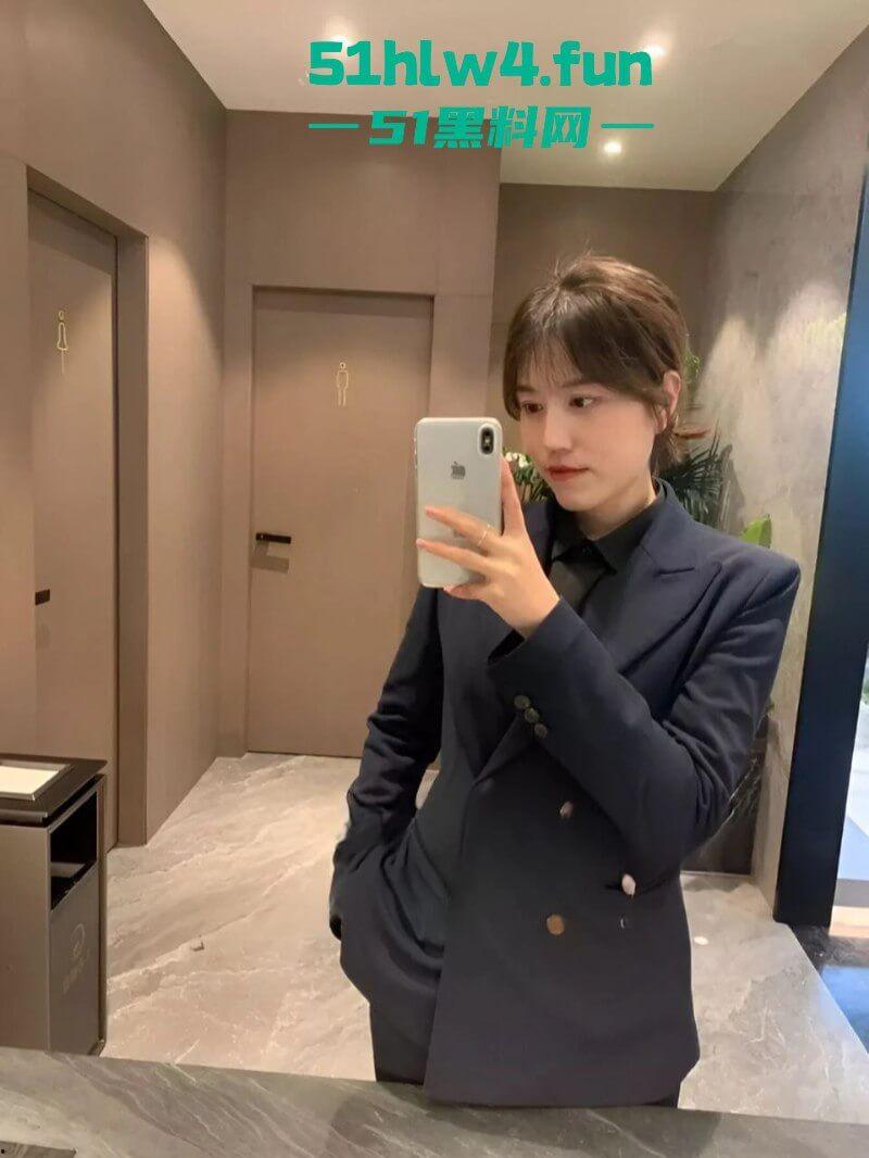 南通金牌售楼小姐【郭智玲】三天卖4套房背后的秘密！看房就发裸照买房就送逼，只要钱到位3P内射任意玩。-3