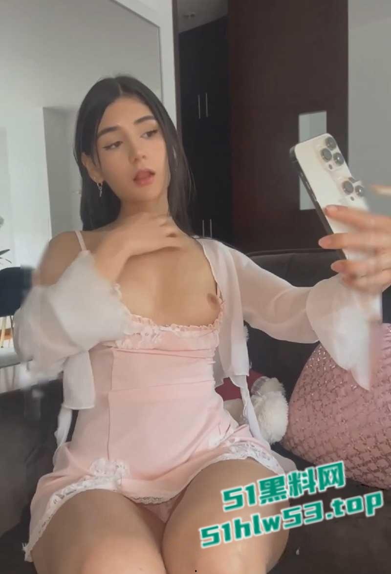 TikTok中美混血网红【Catsara】下海黄片流出，绝美尤物车震抠逼自慰，户外露出骑乘假屌！-7