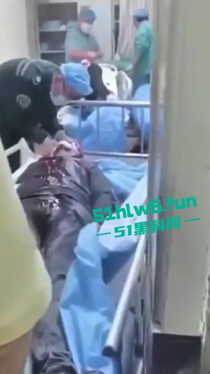 秦皇岛红桥里砍人事件,持刀报复社会在大街上见人就砍,据说有20多人被砍官媒竟急速删贴。-6