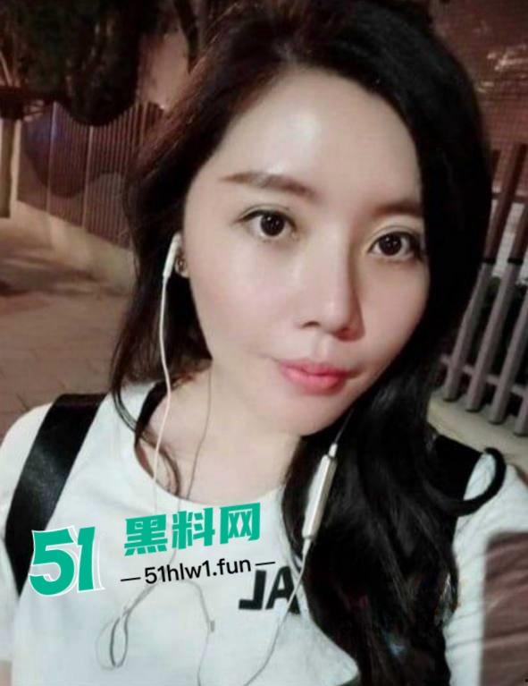 震惊!七岁男童为了游戏皮肤不惜把拿妈妈照片视频的跟人交换,偷拍妈妈大量裸照和视频传出。-15