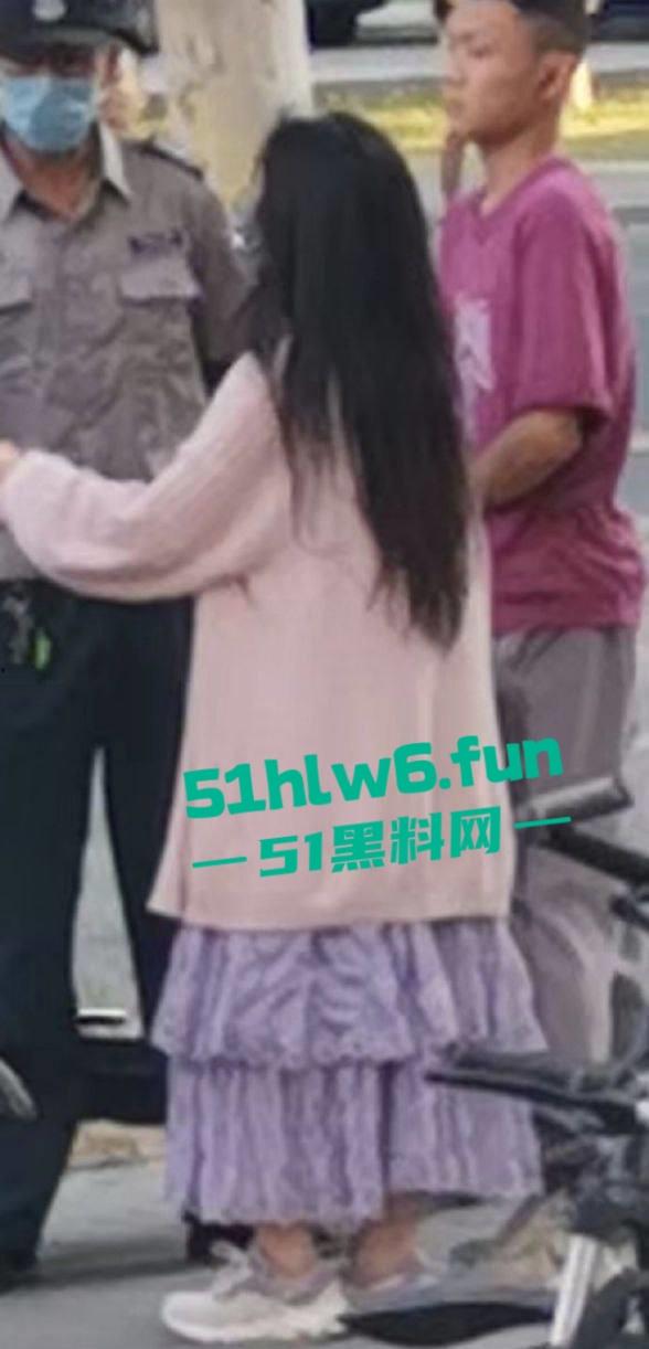 天津T0小仙女，在食堂听男生说猫拉屎很臭，竟然将烤鸭饭直接扣到男生头上。-5