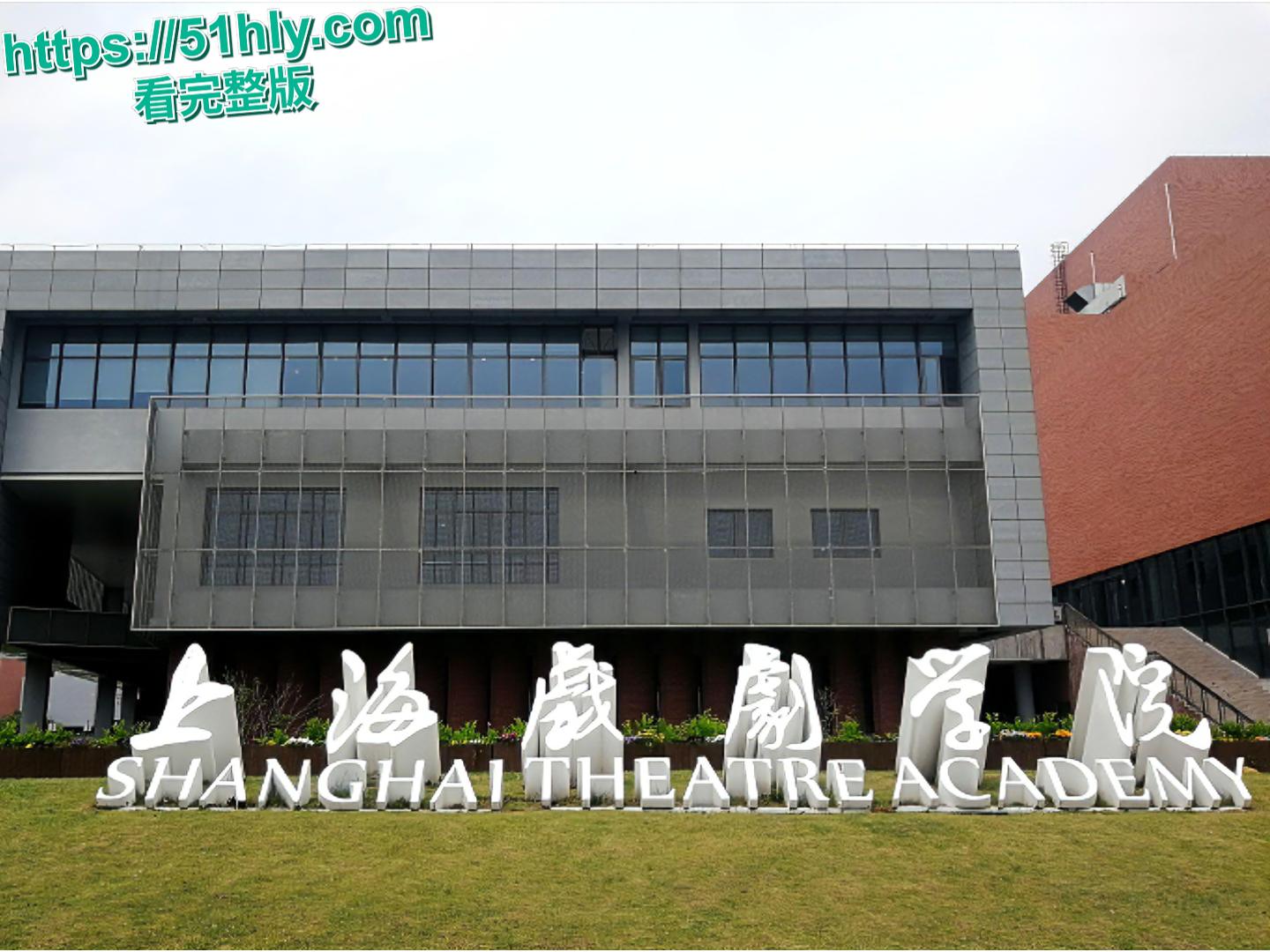 上海艺术学院艺术系大二生章子菲的淫荡真面目：跪舔大鸡巴口水直流，后入骚穴淫叫连连，分手后性爱视频被渣男曝光-1