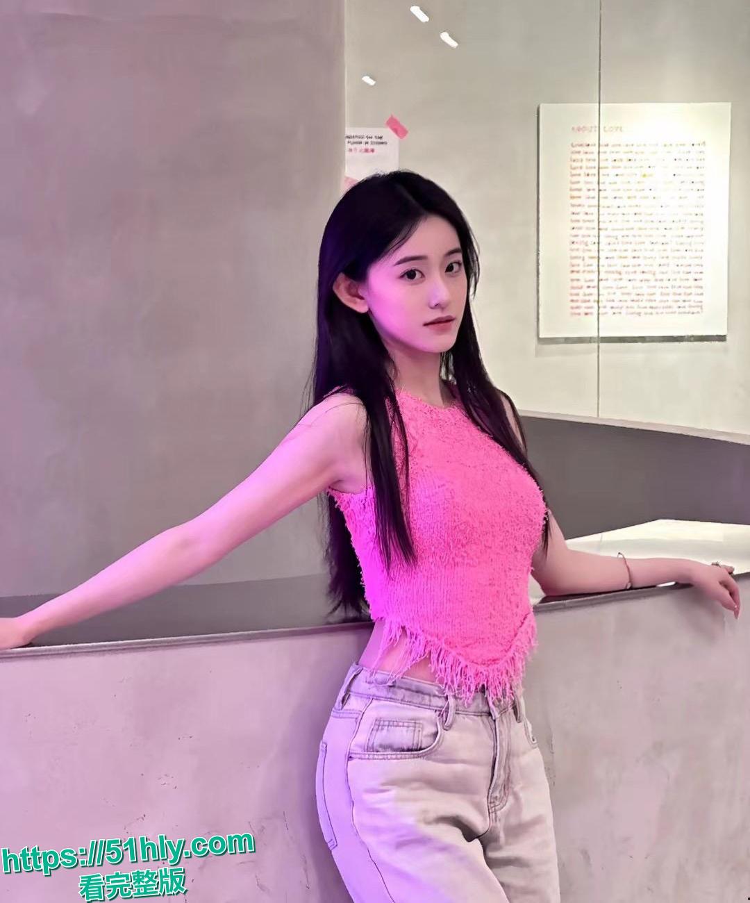 上海艺术学院艺术系大二生章子菲的淫荡真面目：跪舔大鸡巴口水直流，后入骚穴淫叫连连，分手后性爱视频被渣男曝光-3