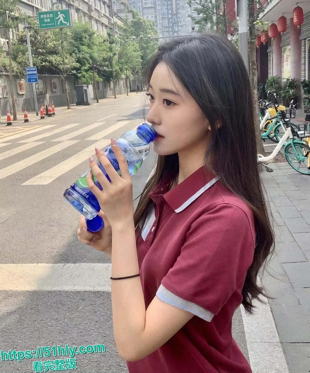 上海艺术学院艺术系大二生章子菲的淫荡真面目：跪舔大鸡巴口水直流，后入骚穴淫叫连连，分手后性爱视频被渣男曝光-8