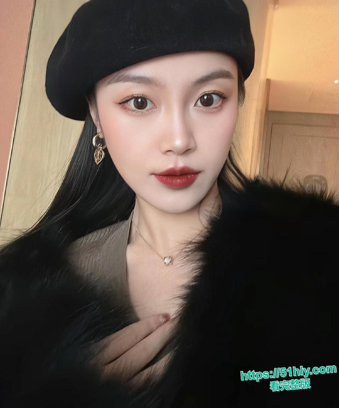 上海艺术学院艺术系大二生章子菲的淫荡真面目：跪舔大鸡巴口水直流，后入骚穴淫叫连连，分手后性爱视频被渣男曝光-9