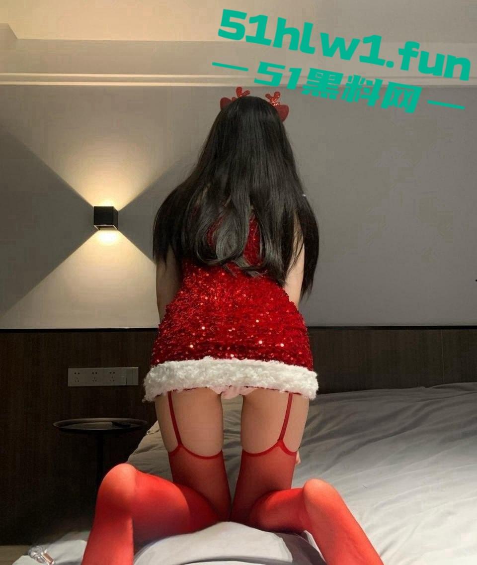 抖音百万粉丝擦边女网红【童锣烧 】微密圈大尺度作品流出 白丝肥臀顶级蜂腰简直太绝了!-2