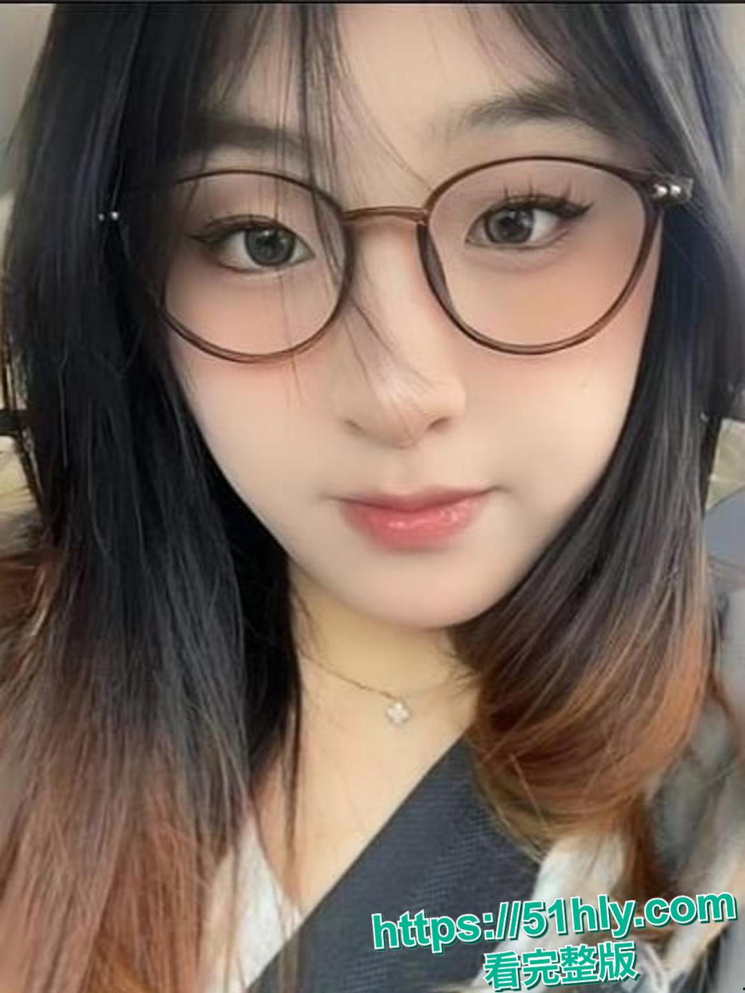 湖北眼镜大学生陈敏华被社会男友曝光私密视频 清纯学霸大学生被完美开发性欲 每天废寝忘食的口交啪啪-4