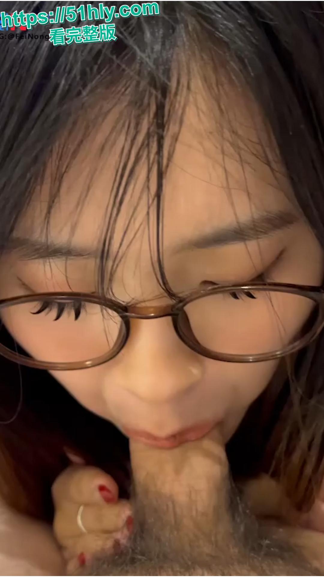 湖北眼镜大学生陈敏华被社会男友曝光私密视频 清纯学霸大学生被完美开发性欲 每天废寝忘食的口交啪啪-8