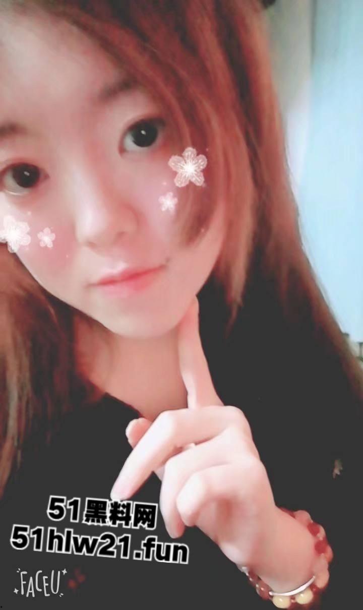 广州学生妹【钟绮晴】稚嫩的身体白嫩诱人,极致性感化身吸精神器,白虎粉穴被大屌无套乱干。-6