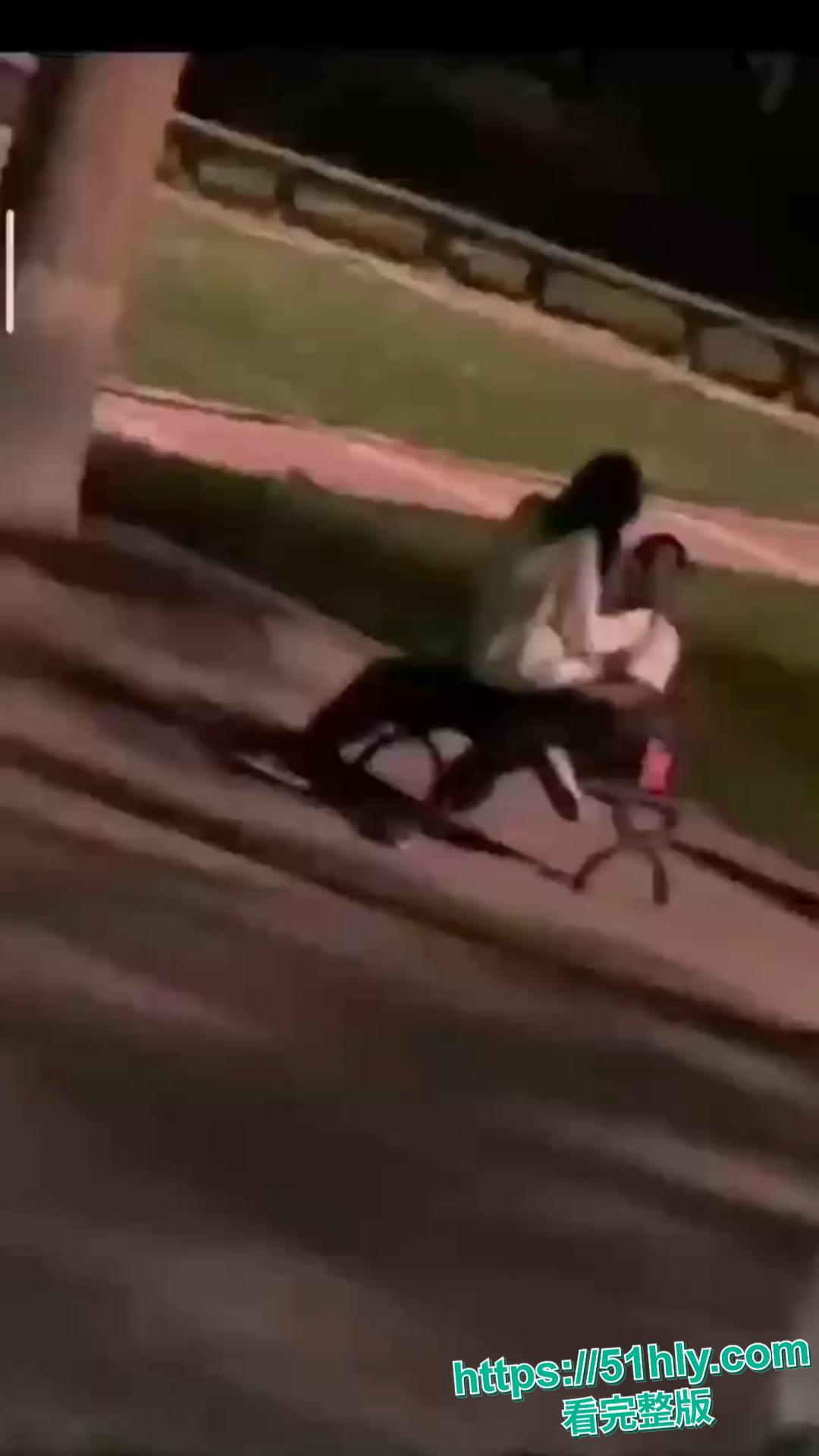 华北电力大学校园长椅成新的网红打卡点-13