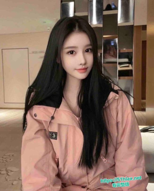 昆明理工大学系花李梦静家中最新私密视频泄密:跪地深喉吸吮肉棒口爆吞精,床上无套爆操骚穴激情颜射!-4