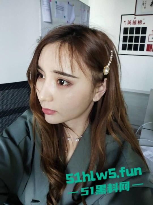 抖音火山版擦边网红【薇薇】被前任曝光做爱视频私信瞬间爆火,各路老色批砸钱约操。-6