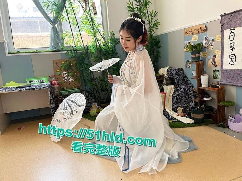 山东烟台女幼师与细狗绿帽男,性爱视频网盘破解曝光,巨乳肥臀丰满母狗被多姿势无套爆操!-2