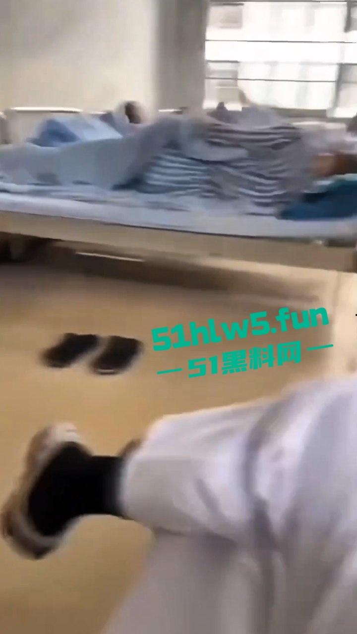 实拍精神病院内部,高墙、铁窗、监控摄像头。真实的牢笼的样子就是另一种类的监狱。-3