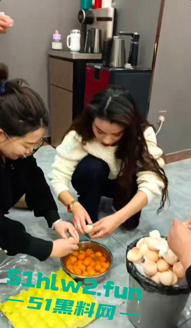 陕西银泰学府【马欣】大年三十车震偷情被抓,逃跑竟拖行原配八米,已婚已育还这么骚?-3