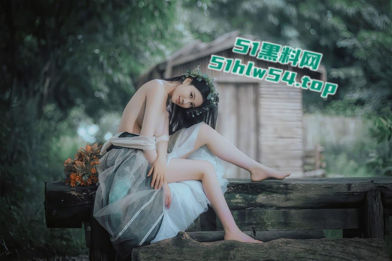 职业高端美模【年年】最新写真流出,双马尾情趣体操服勾勒完美曲线,大白巨乳诱惑到炸裂!-4