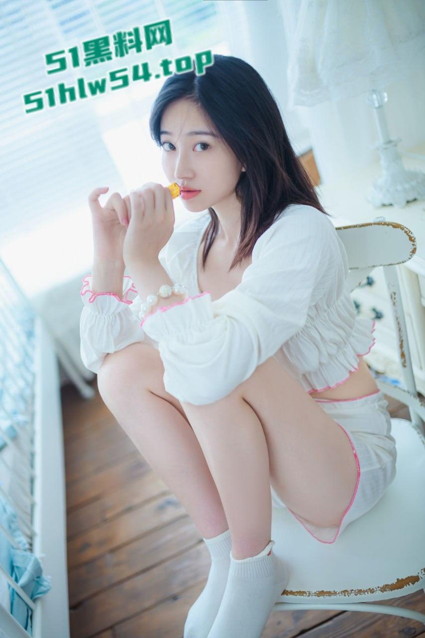 职业高端美模【年年】最新写真流出,双马尾情趣体操服勾勒完美曲线,大白巨乳诱惑到炸裂!-6