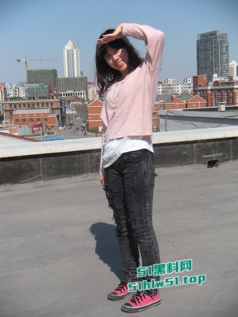 反差婊良家少妇【王素洁】大奶肥臀极品人妻约炮当母狗,情人曝光性爱艳照视频!-6