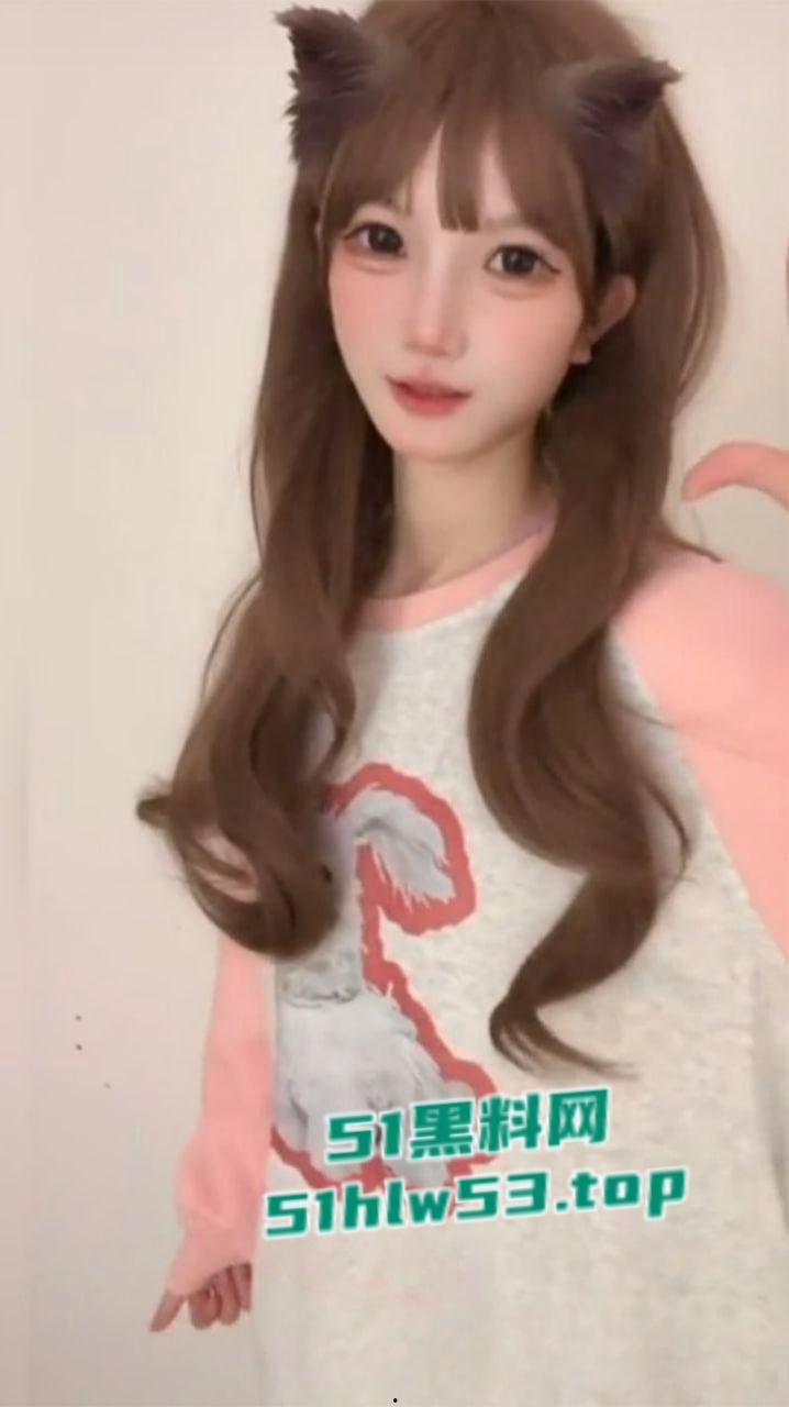 快手巨乳网红【米团不熬夜】刷礼物就能解锁水晶假屌插穴自慰,私下更是浪荡没边主动约炮金主玩法超花!-1