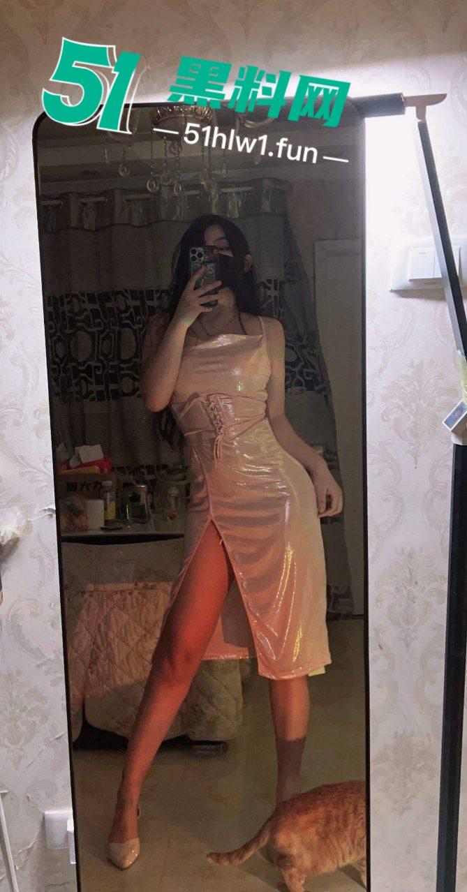 济南职业学院【唐芷瑶】玩反差六的批爆,表面清纯背地骚,制服口爆内射花活全开,最后玩够还找老实人续命?-1