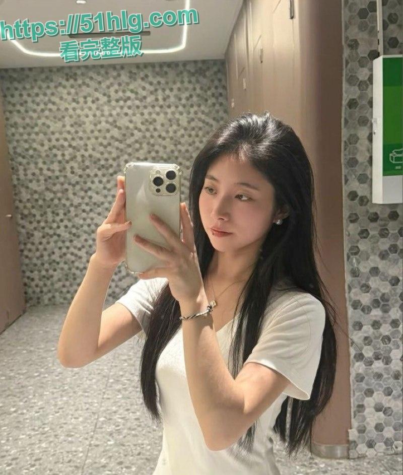 【长沙】医科大学大四学姐【徐雯雯】与男友分手被曝！极品身材人间尤物，嘴叼内裤淫骚自慰，娇喘呻吟无比诱人-3