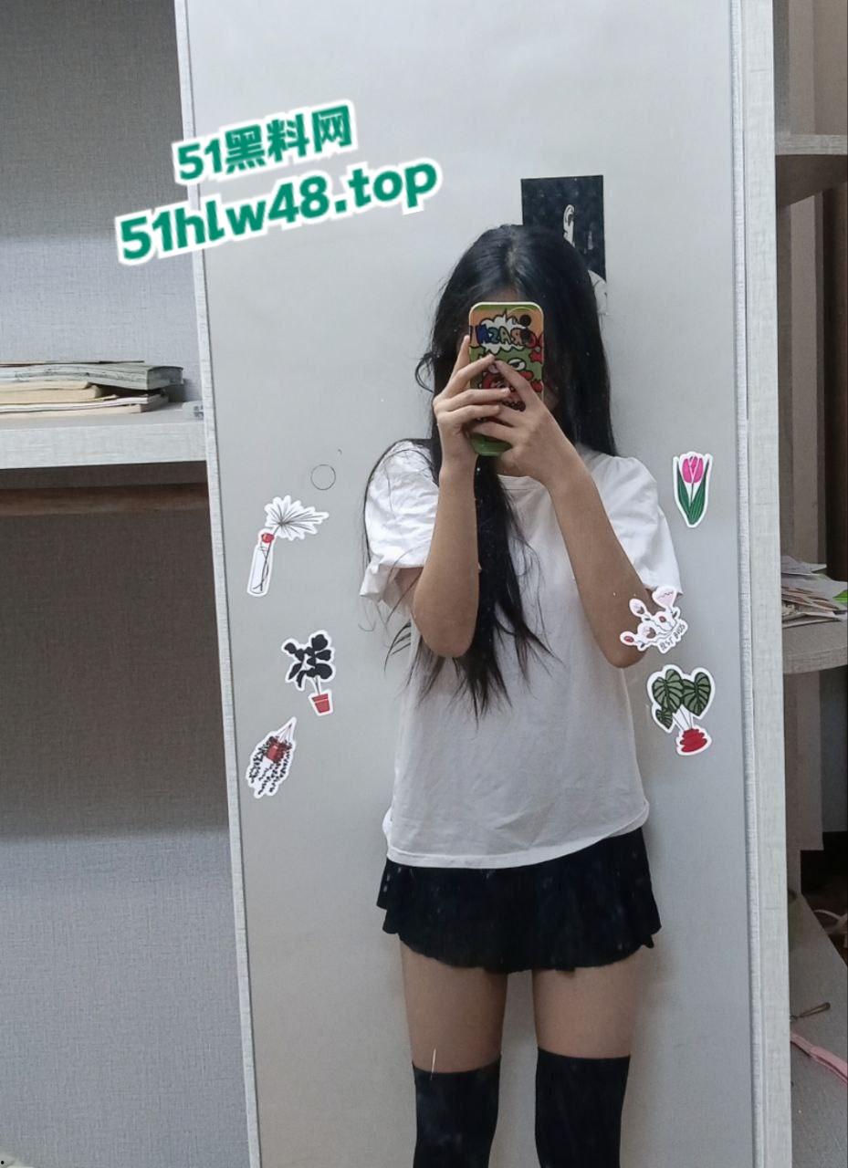 广东艺术学院【李玉婷】清纯嫩妹女神,男友视频玩嗨彻底放飞自我,全裸上阵骚话不停。-7