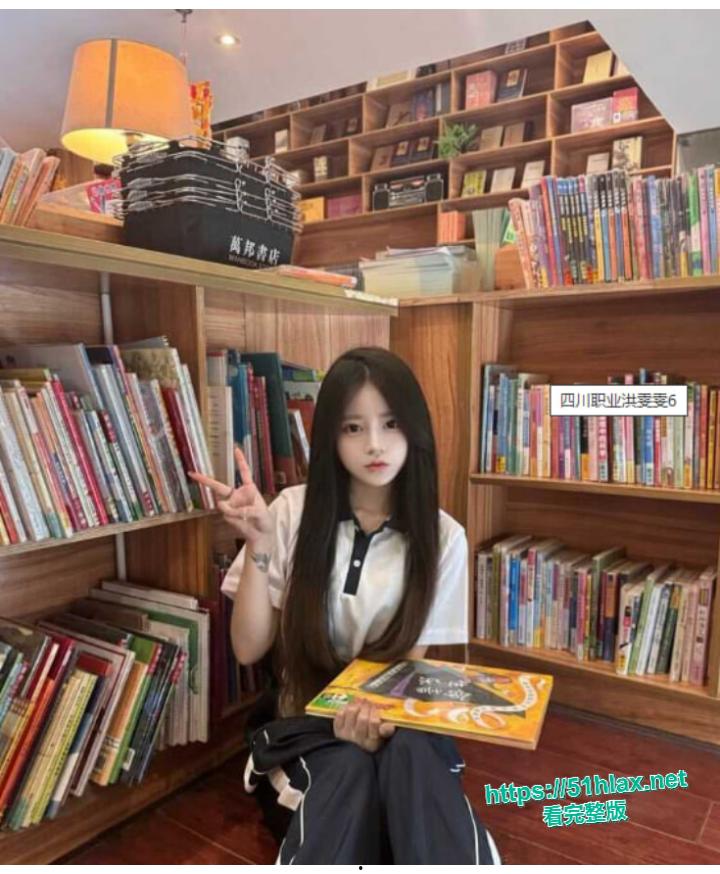 四川职业学院洪雯雯宿舍拉男友开干 上铺床板吱响喘息压不住 毫不避讳下铺室友-5