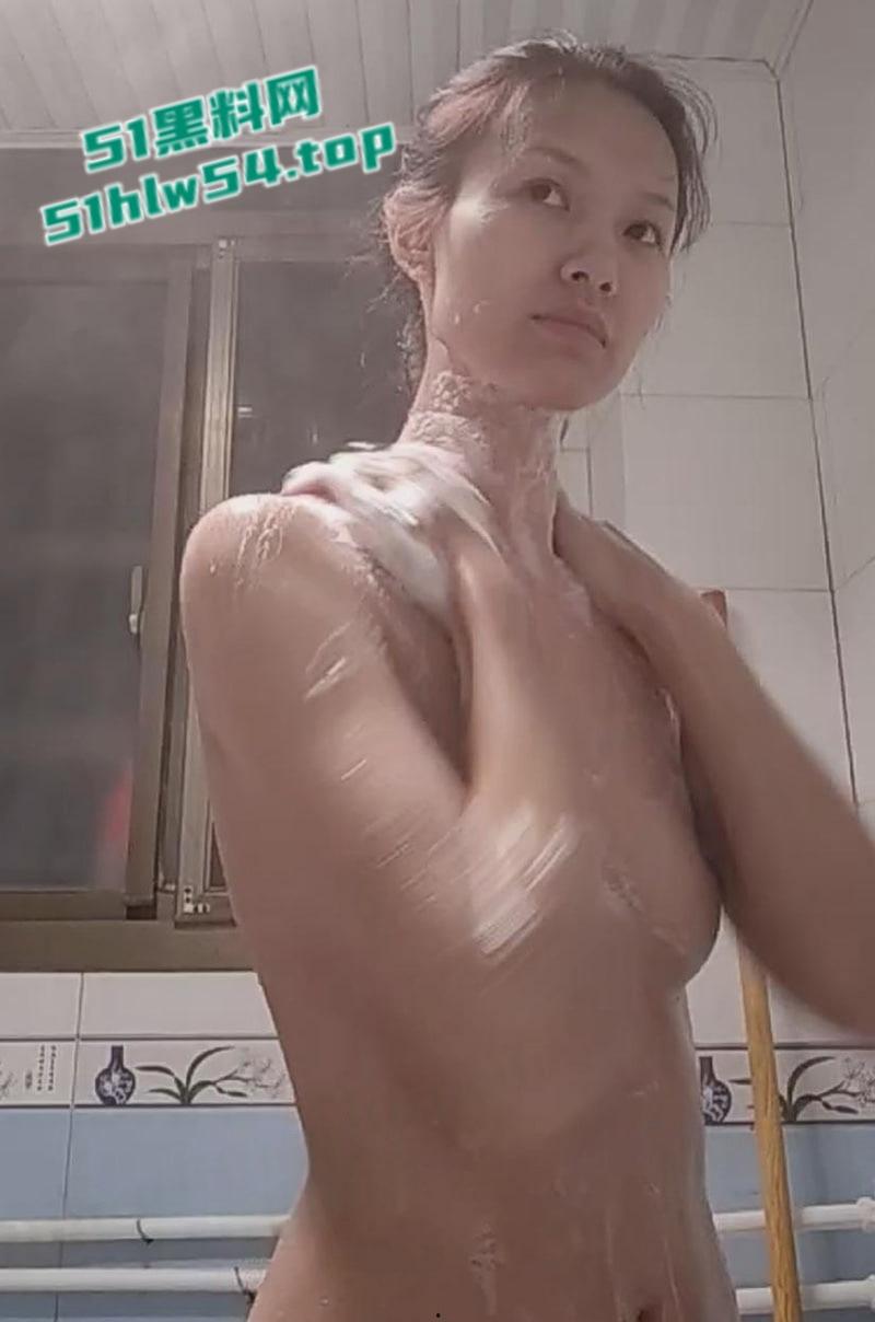 永州职业技术学院毕业护士【杨淼】被曝是性瘾患者，喜欢情趣扮演直播洗澡视频流出！-8