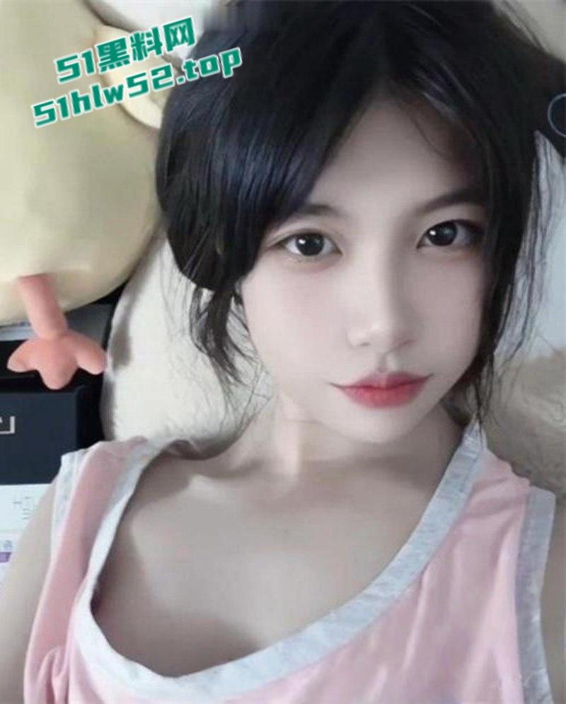 湖南长沙美术学院【林若曦】长相甜美痴迷网恋,宽衣解带抠穴搓奶,白皙胴体娇嫩无比!-2