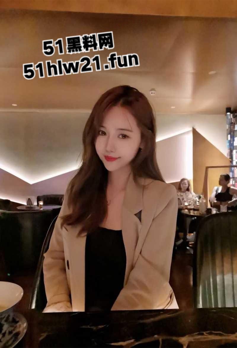 顺德农行职员【陈雪莹】乱交视频流出,清纯御姐独爱3P群交被两男前后顶操,叫声酥麻诱人。-3