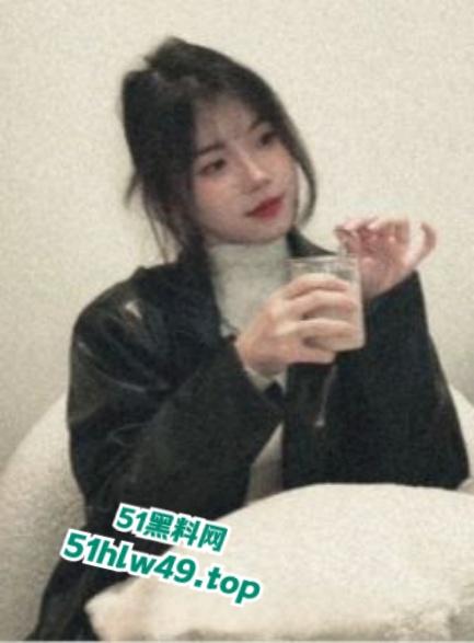 宁波大学骚母狗【潘钰洁】管理学院性感尤物,白月光女神却成为富二代性奴母狗,视频被全校疯传。-6