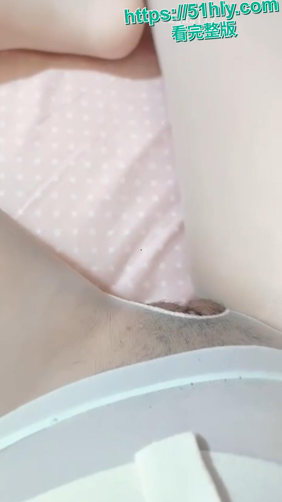 抖音16w粉丝网红蜜雪冰陈被曝 离异带娃却不老实 各种给榜一大哥拍摄大尺度自慰发骚视频-7