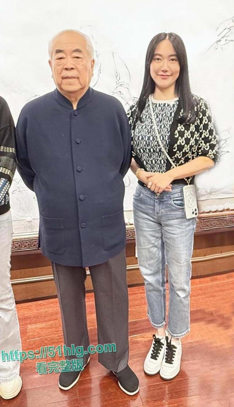 最强心机婊【徐萌】仅1年席卷书法界泰斗【范曾】数十亿字画古董,黑历史被扒出轨视频全网疯传!-6