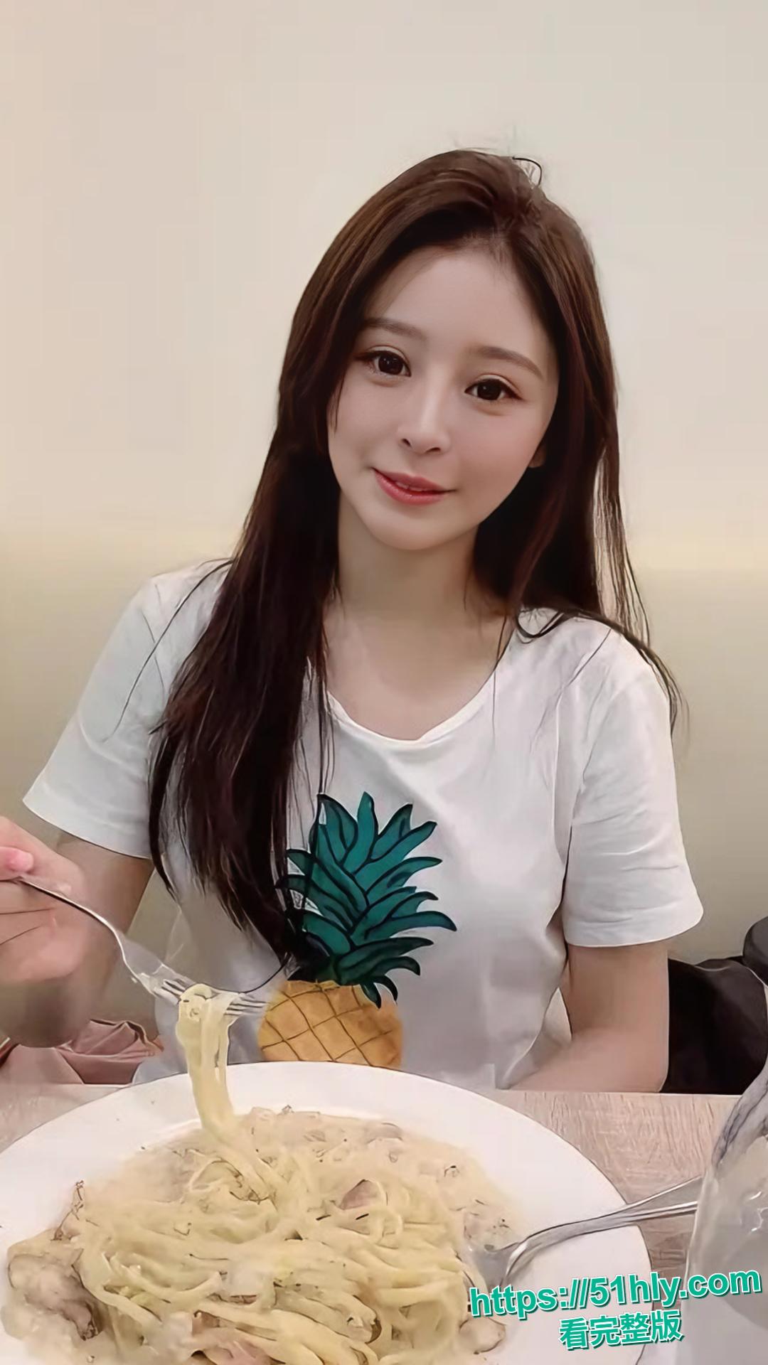 台湾护理系女神谢侑芯猝逝 警方疑谋杀扣查黄明志 从白衣护士天使到火辣性感网黄 真是红颜薄命啊!-8