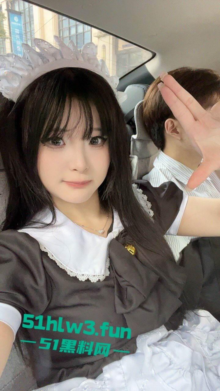 推特网红福利【姬洛宝】cos圈有名的骚鸡,颜值甜美身材性感自慰粉嫩小穴,玩的淫水直流。-1