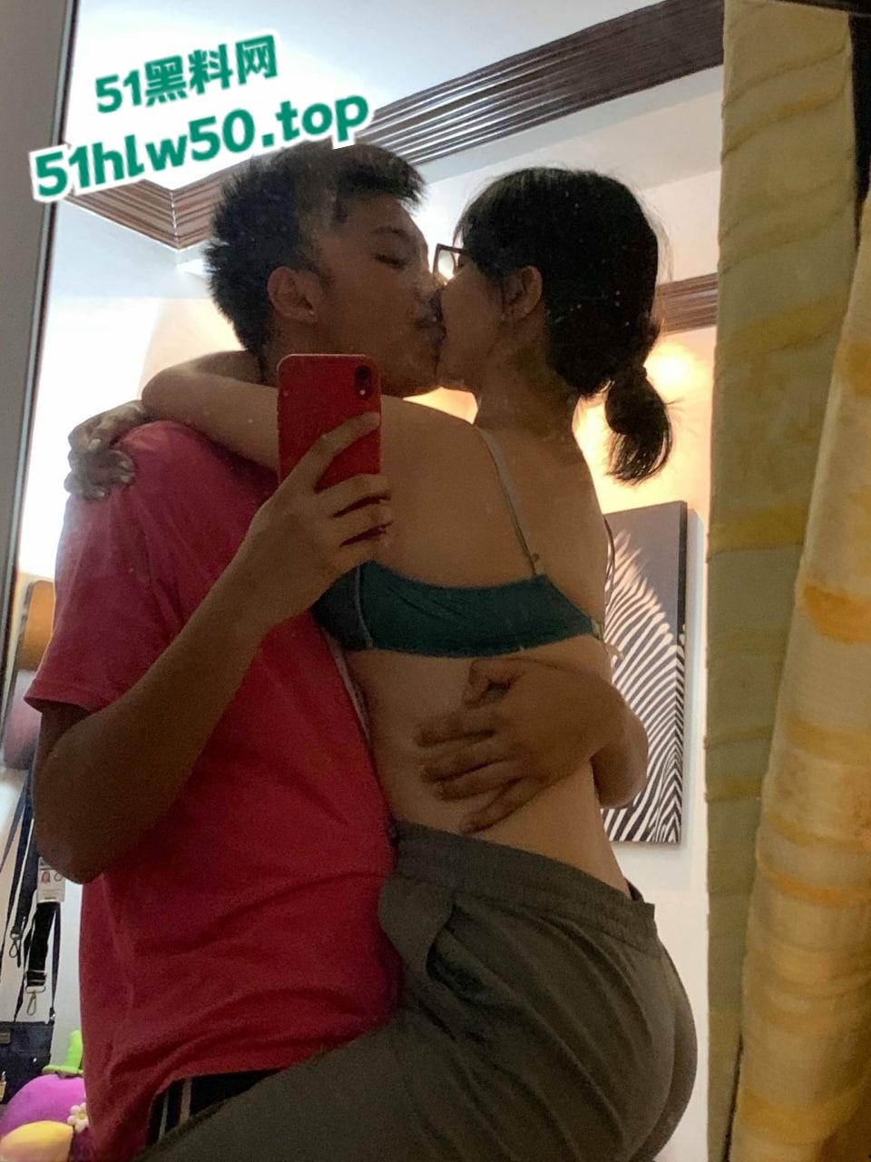 印尼极品美女主播【Julz】网友疯求的巨乳尤物，遭男友曝光私拍视频奶大臀肥性感至极啊！-3