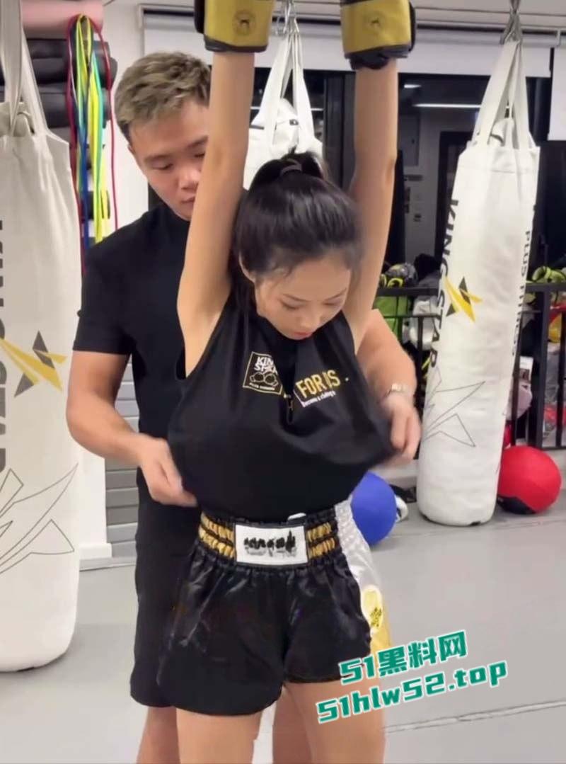 全网疯传的香港拳王【罗祖胜】和拳击女孩亲密视频,女主竟是抖音网红裸模【司徒慧玲】颜值与身材真是完美!-4