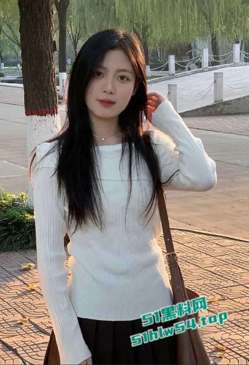 西安清纯学生妹【王思涵】被男友调教做爱视频曝光,完美露脸表情既享受又风骚!-2