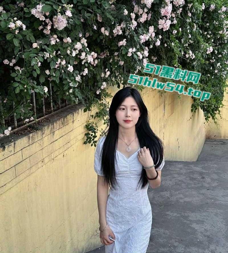 西安清纯学生妹【王思涵】被男友调教做爱视频曝光,完美露脸表情既享受又风骚!-9