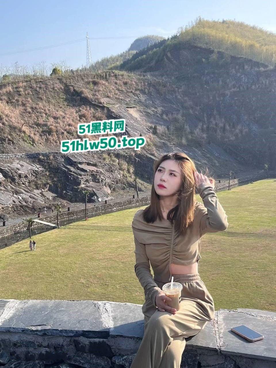 南京第二师范学院【郭美烨】社会纹身男友,各种场合性爱自拍被调教成性奴母狗!-11