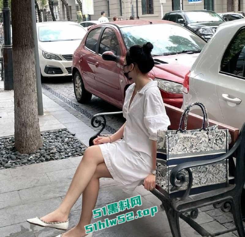 某单位的领导瓜友自爆,酒店潜规则刚入职的女大学生,白嫩皮肤姿势多样,全程主动骑乘飘飘欲仙!-3