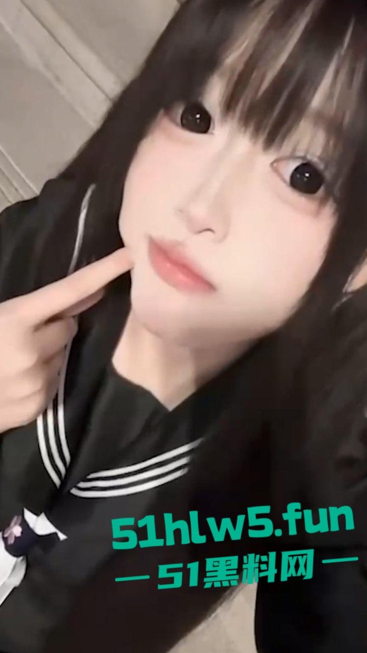 抖音20岁极品萝莉博主【不开森】真名叫【朱心蝶】前一秒直播求粉丝爸爸的礼物打赏,下一秒就远程金主裸聊!-9