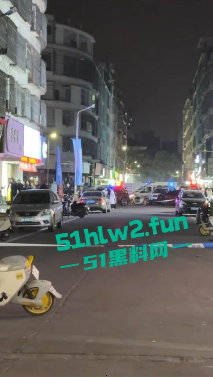 广东揭阳二奶街突发血案，男子美容店内行凶捅店长后自残，警察现场处理成瓜友焦点！-1