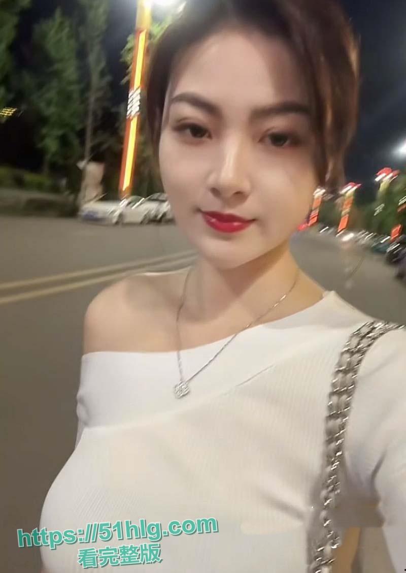 【广州】小少妇【李美君】遭绿帽癖老公背叛,被迫沦为兄弟们的玩物,骚穴淫水狂喷,堪比AV大片-1