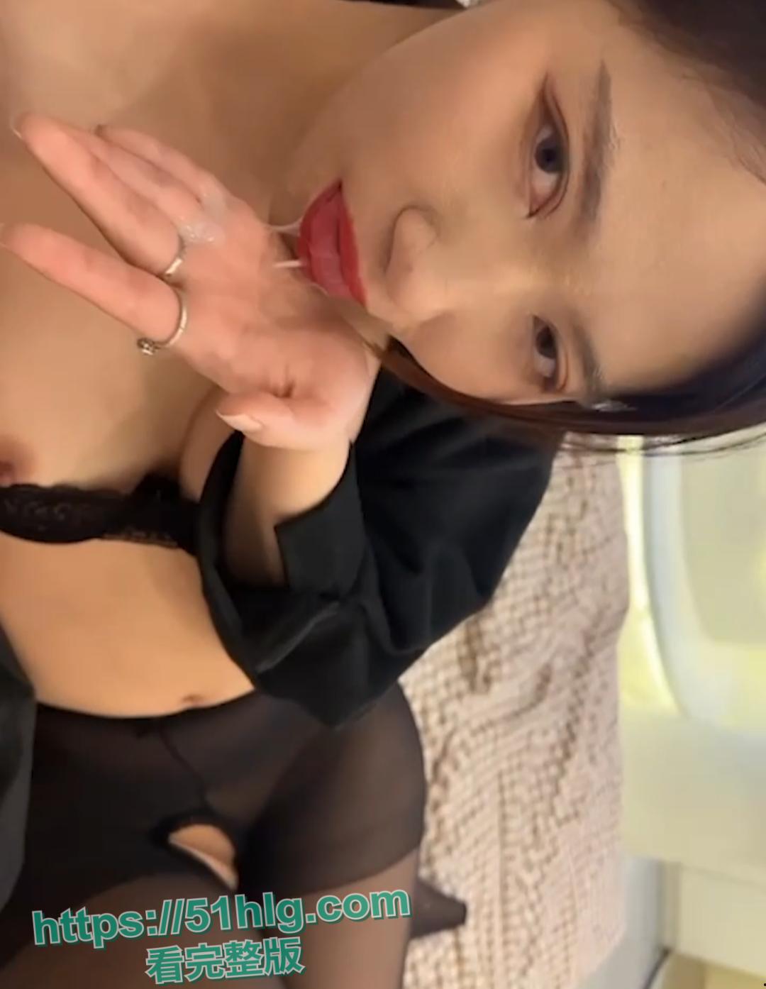 【广州】小少妇【李美君】遭绿帽癖老公背叛,被迫沦为兄弟们的玩物,骚穴淫水狂喷,堪比AV大片-7